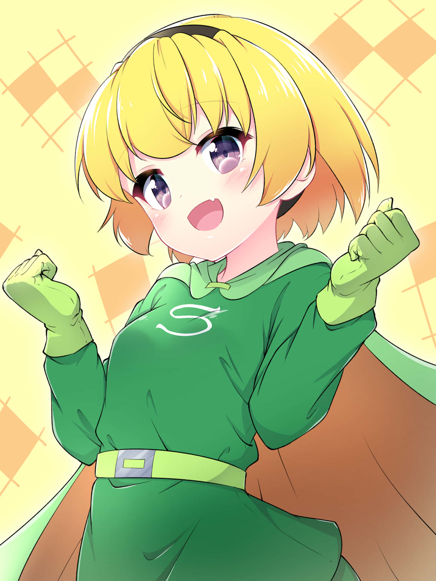 穿綠色服裝的動畫角色 壁紙 — 一位開朗的動漫女孩，金髮紫眼，穿著綠色服裝，在溫暖的格紋背景前興奮地舉起拳頭。