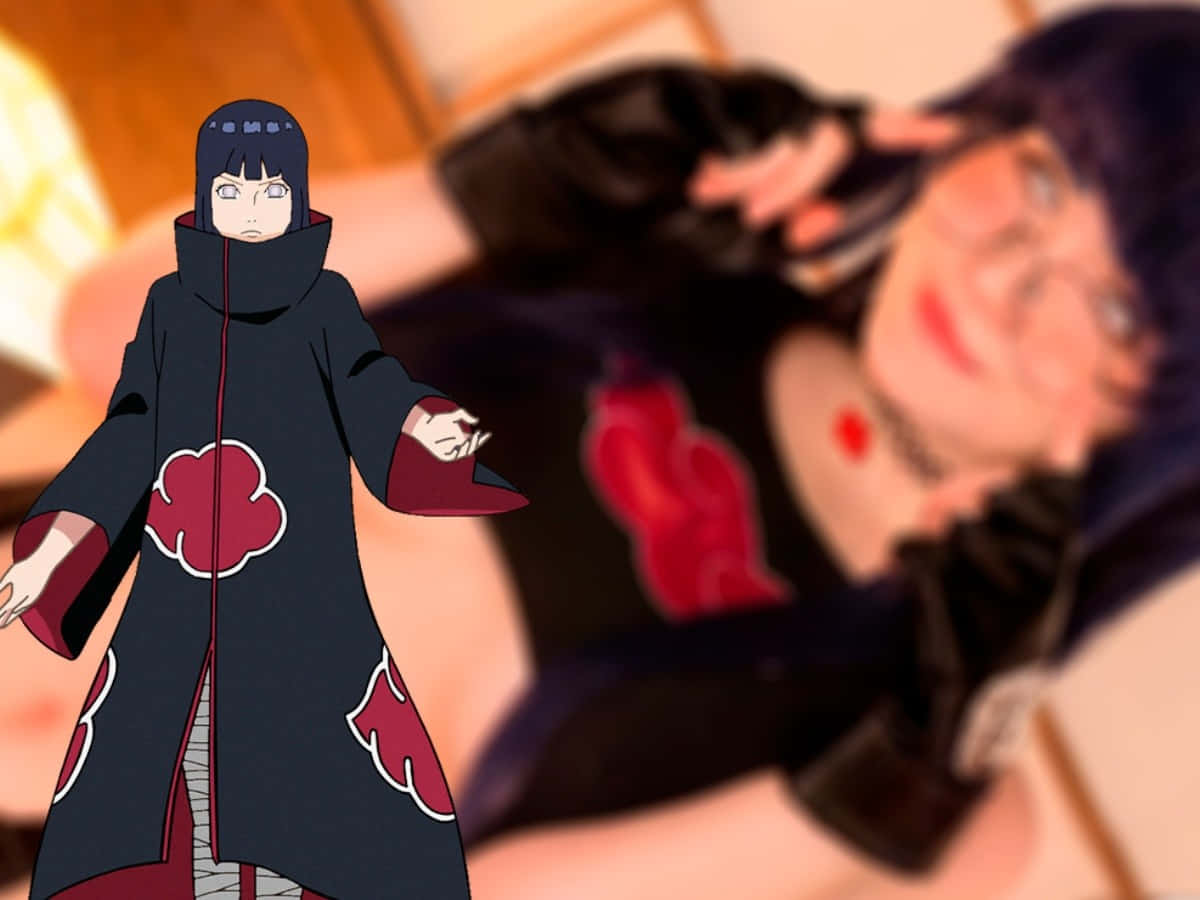 Akatsuki Hinata 桌布 壁紙 — 穿著曉組織斗篷的動漫角色站在穿著類似服裝的模糊Cosplayer面前。
