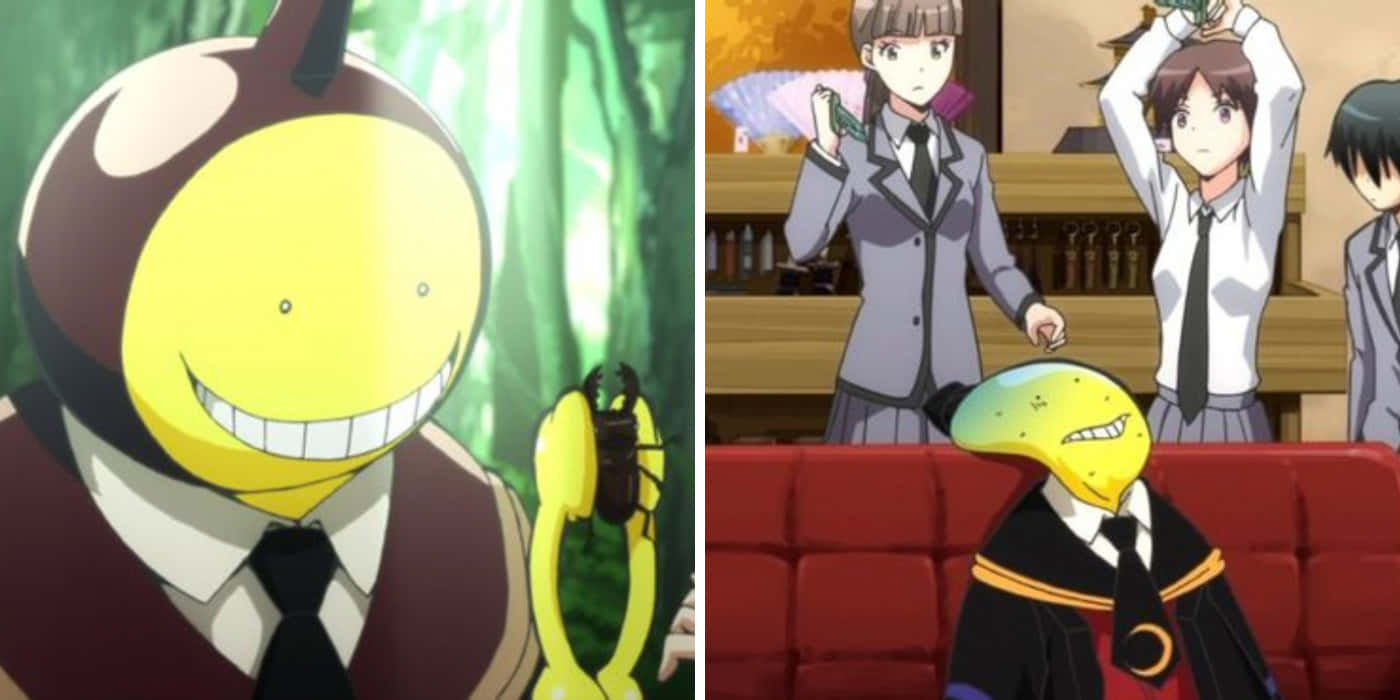Koro Sensei 桌布 壁紙 — 穿著校服的動漫角色，戴著黃色笑臉面具和一隻甲蟲，在設有紅色梳化的酒吧場景中。