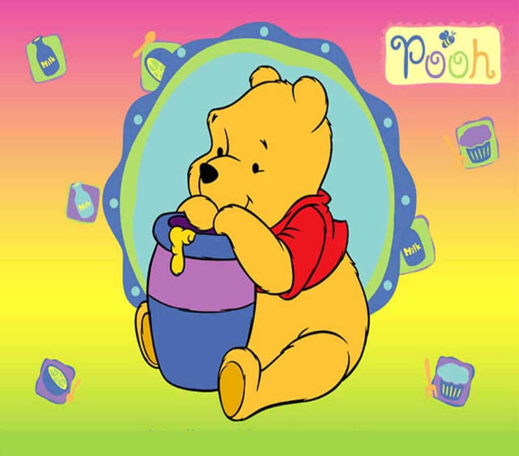 Kawaii Bear 桌布 壁紙 — 穿著紅色襯衫的小熊維尼坐在彩虹漸變背景前，開心地在一個色彩繽紛的罐子裡吃蜂蜜。