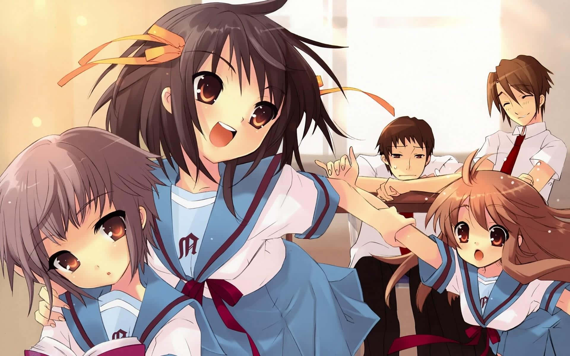 The Melancholy Of Haruhi Suzumiya 桌布 壁紙 — 穿著藍色制服嘅動畫女學生喺明亮嘅課室入面開心互動。