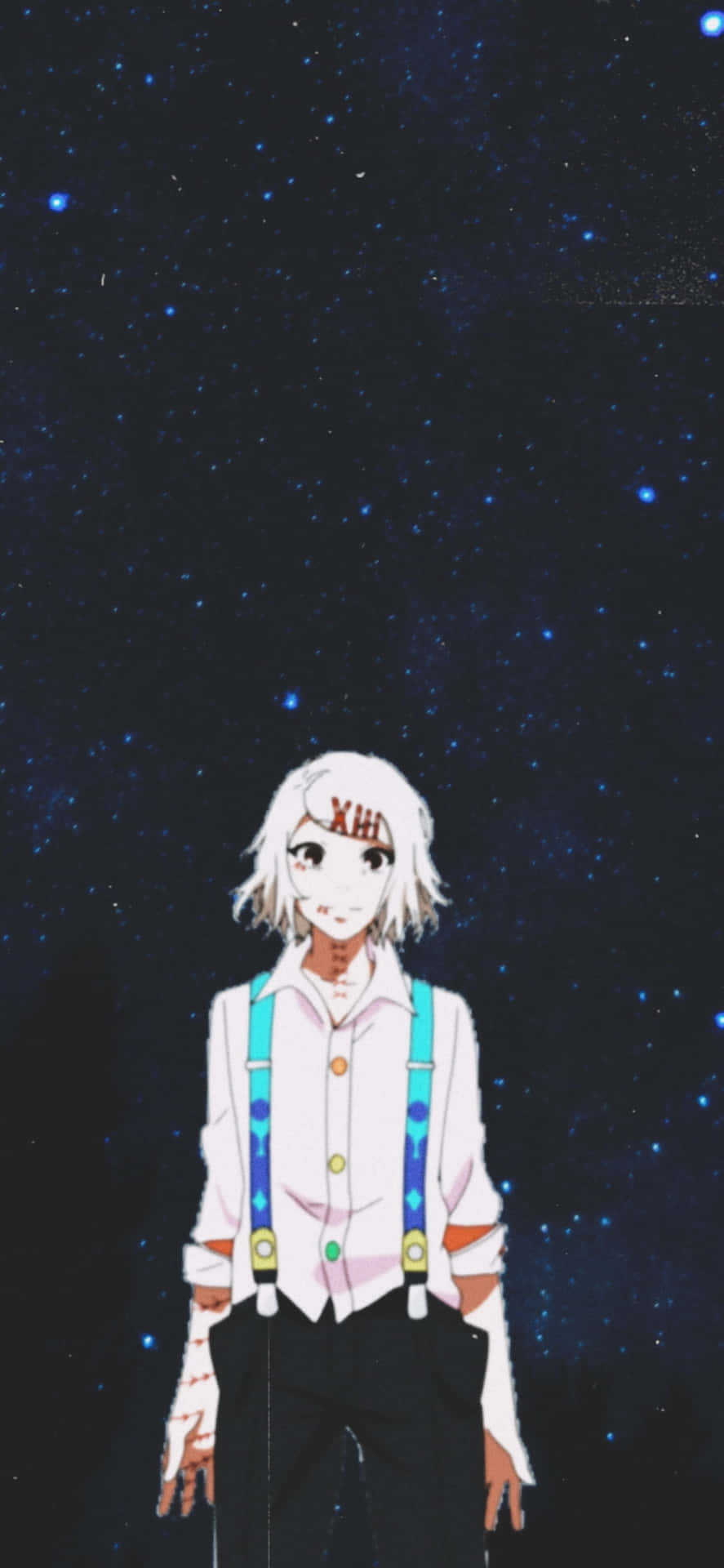 在繁星點點的夜空下，一個白髮、帶有紅色標記的動漫角色。