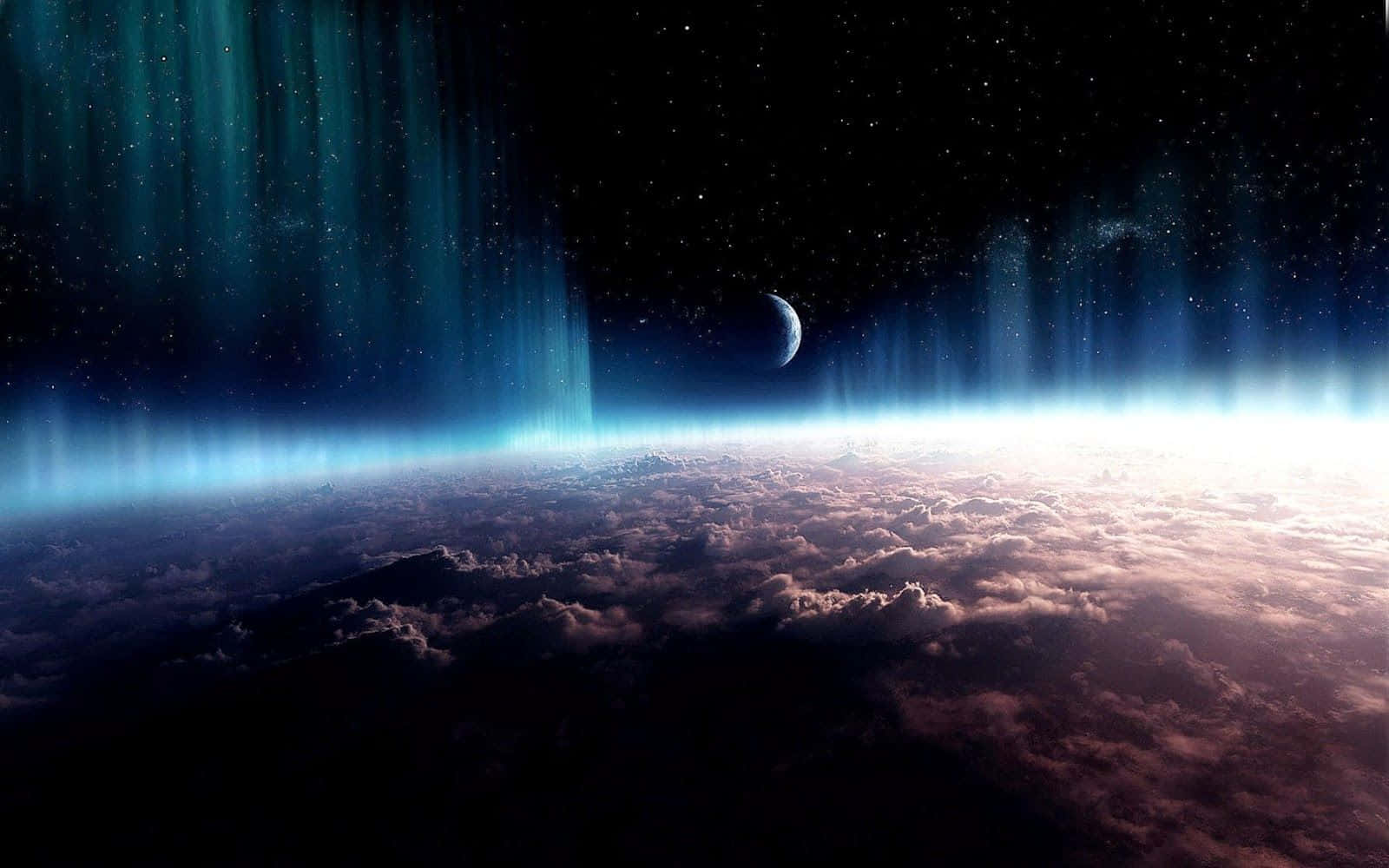 極光在雲層上發光，伴隨著新月和太空中的星星。