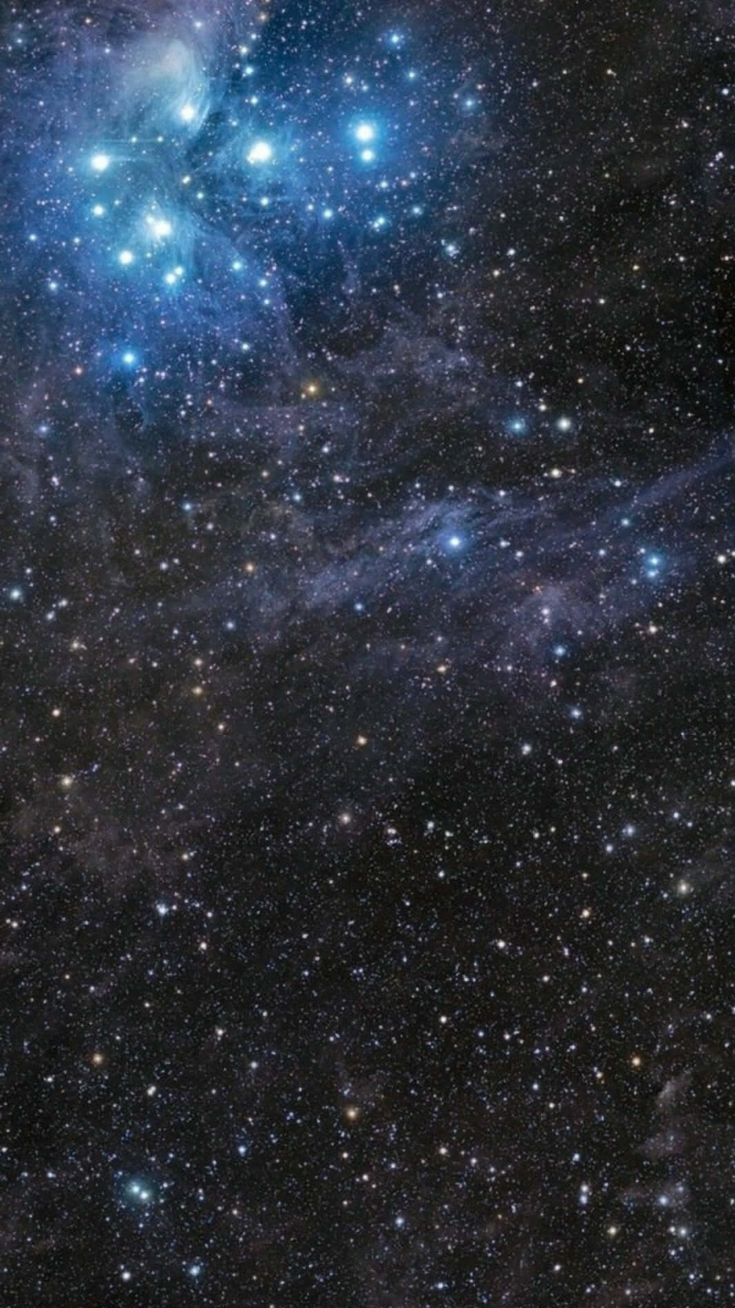 廣闊的星空，閃爍的藍色星雲和無數星星在深空中。