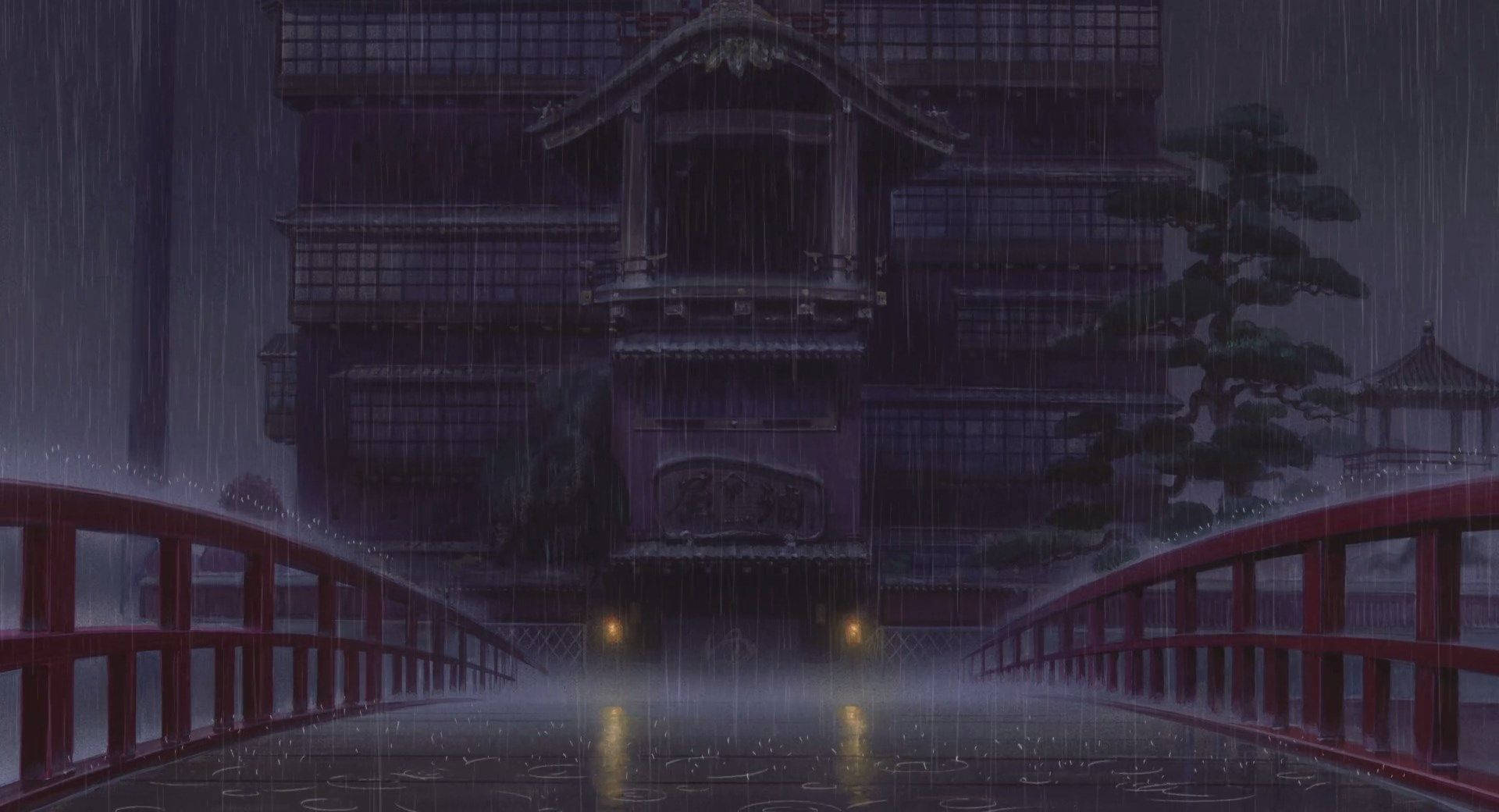 雨中紅橋，夜間通往傳統日本建築。