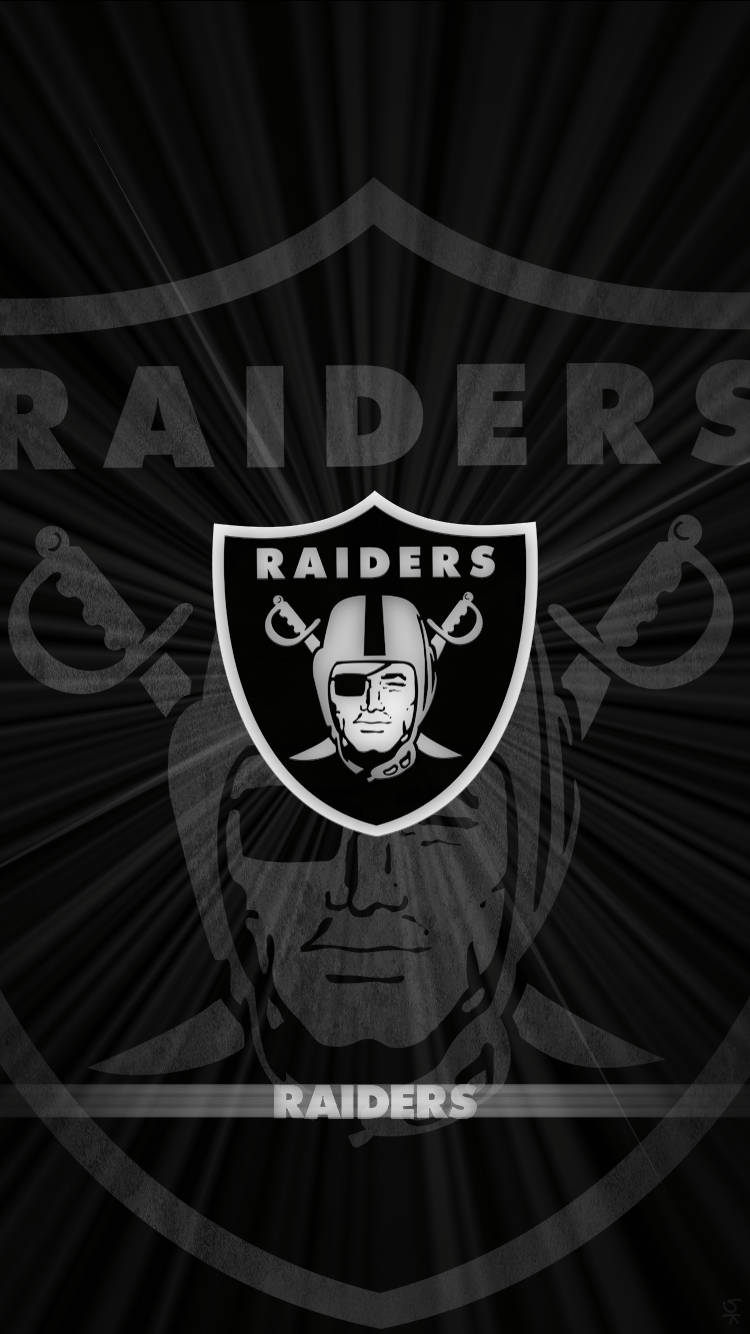 Raiders 足球隊標誌，黑色背景上有骷髏頭和交叉劍。