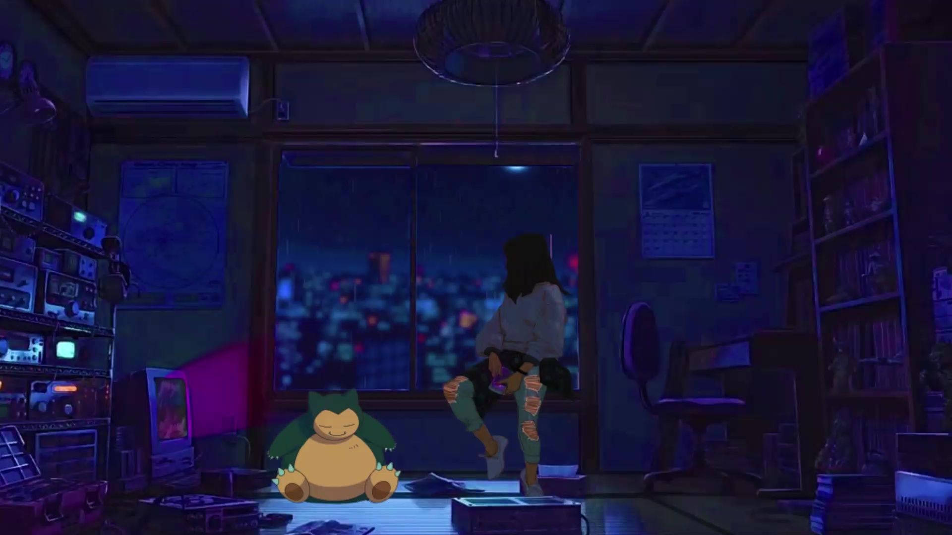 女孩和卡比獸在夜晚從窗戶觀看城市燈光。