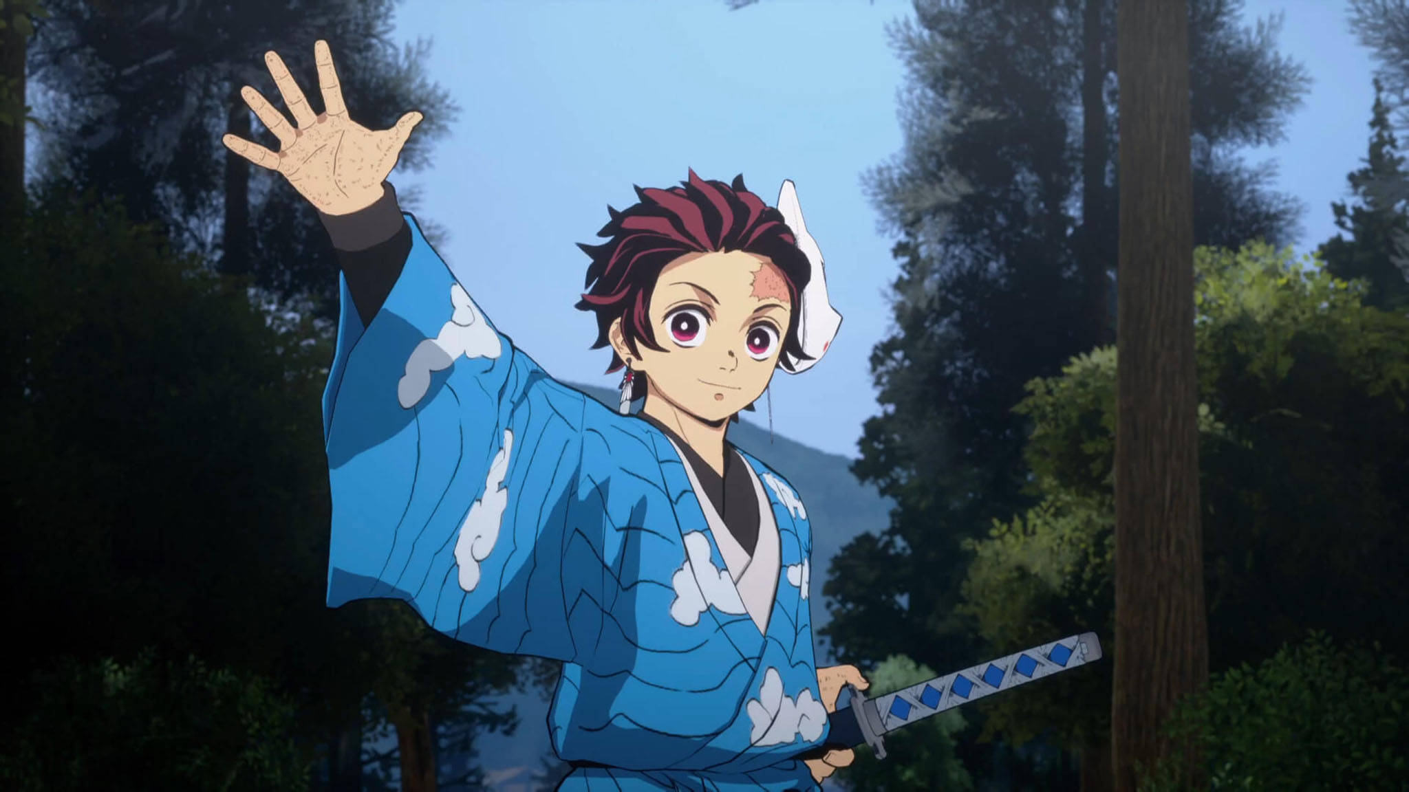 竈門炭治郎 PFP 藍色和服 壁紙 — 動漫角色身穿藍色浴衣，在森林中手持劍愉快地揮手。