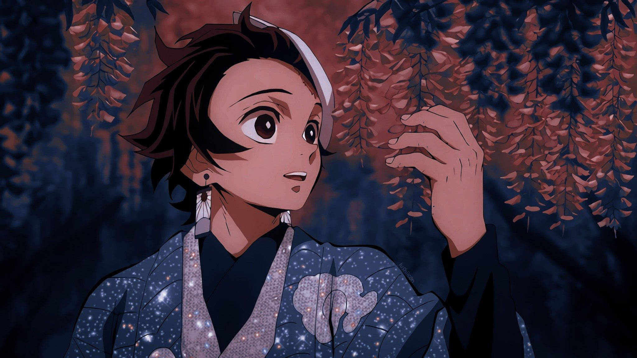 竈門炭治郎閃耀和服PFP 壁紙 — 一位穿著星空和服的年輕動漫角色在暮色天空下輕輕觸摸發光的紫藤花。