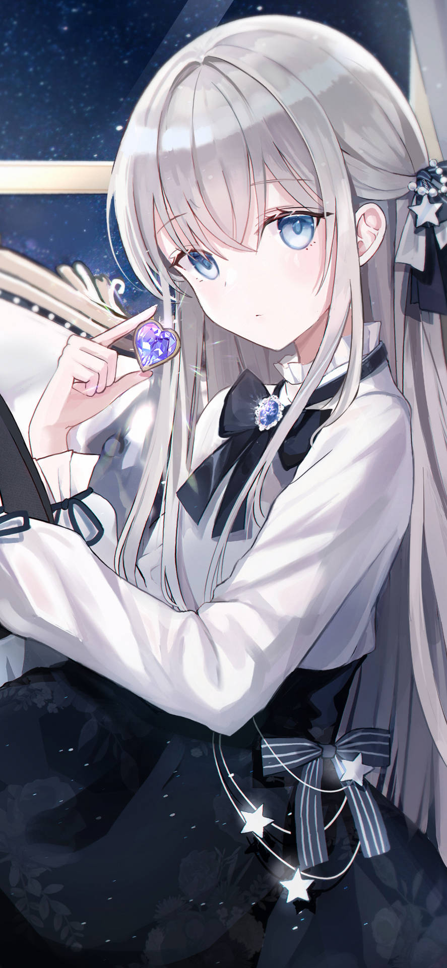 銀發動漫女孩在星空下拿著發光的心形