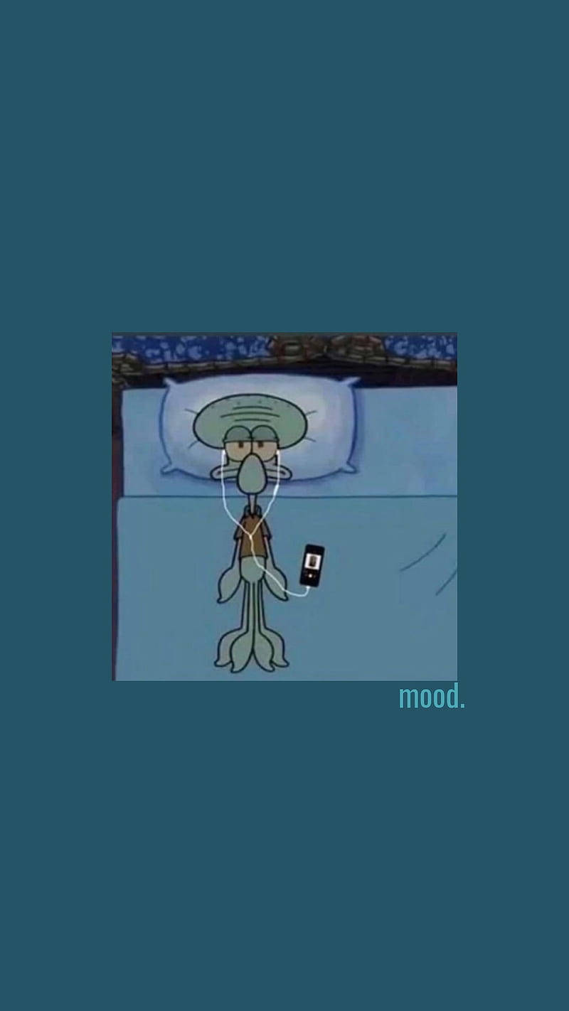 章魚哥情緒低落 壁紙 — Squidward Tentacles 躺在床上，戴著耳機連接到手機，在藍色燈光下顯得不耐煩。