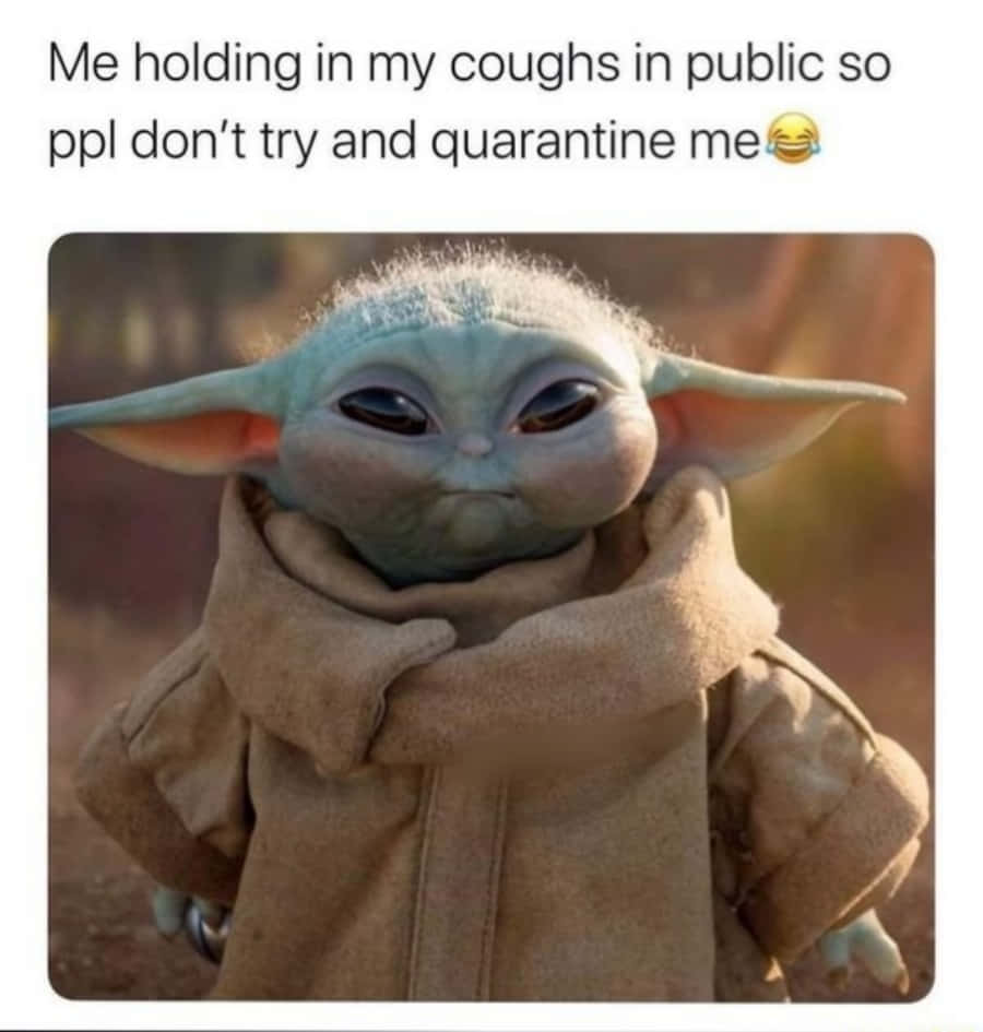 Grogu 身穿淺褐色長袍，表情繃緊地忍著咳嗽。