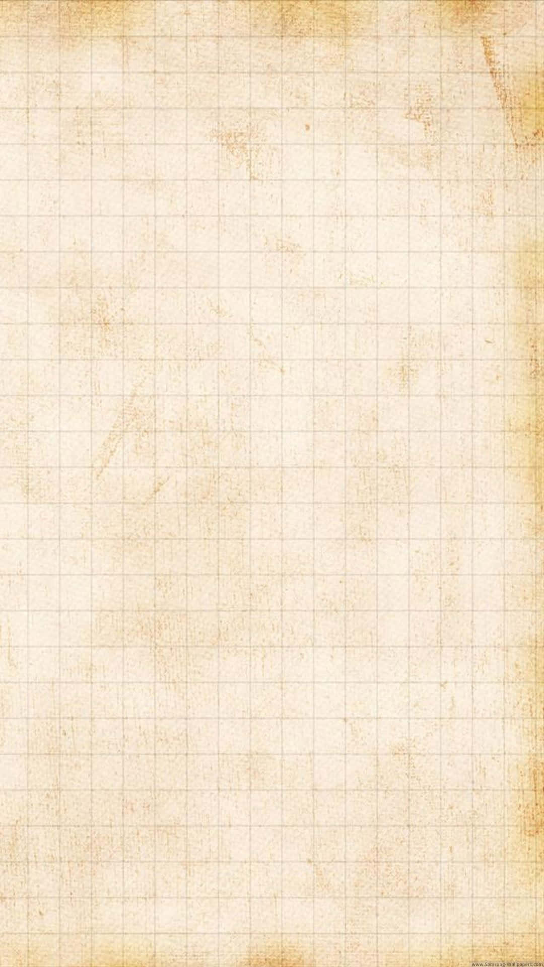 筆記本紙背景 壁紙 — 復古米色方格紙，帶有輕微污漬和褪色網格線，喚起懷舊的學習或素描感覺。