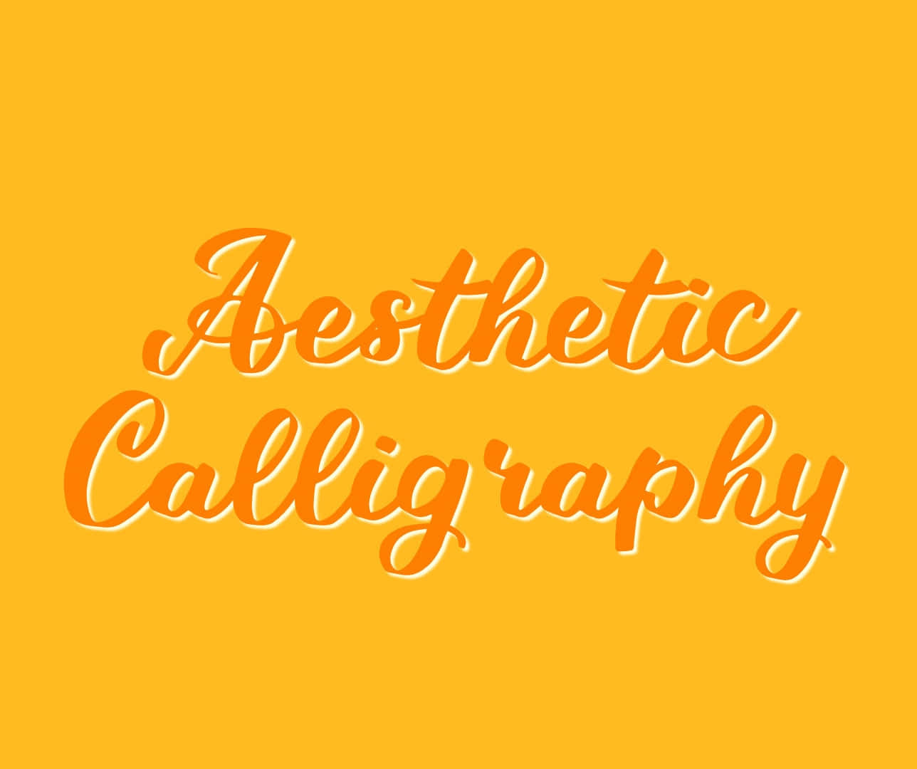 橙色草書文字在黃色背景上寫著 Aesthetic Calligraphy