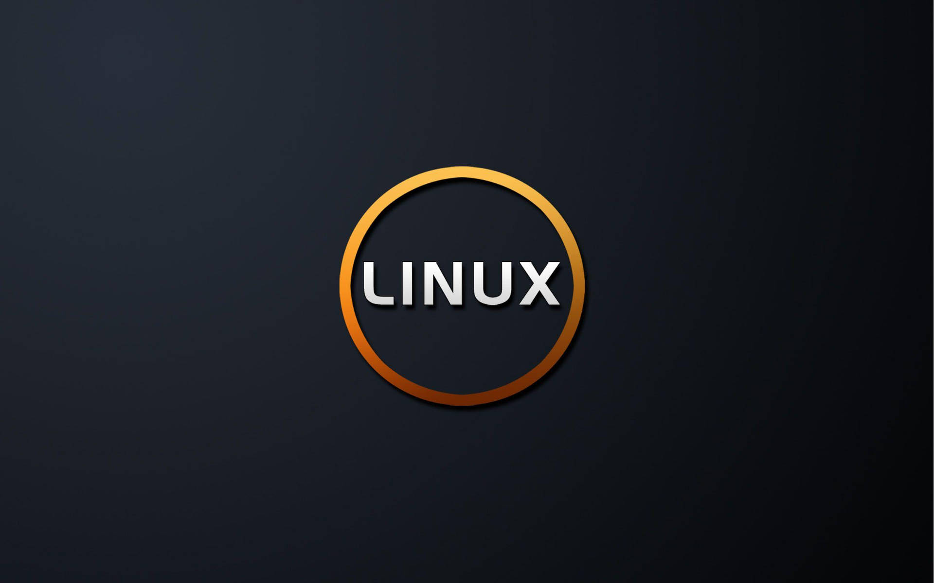 深色背景上帶金色環的 Linux 標誌