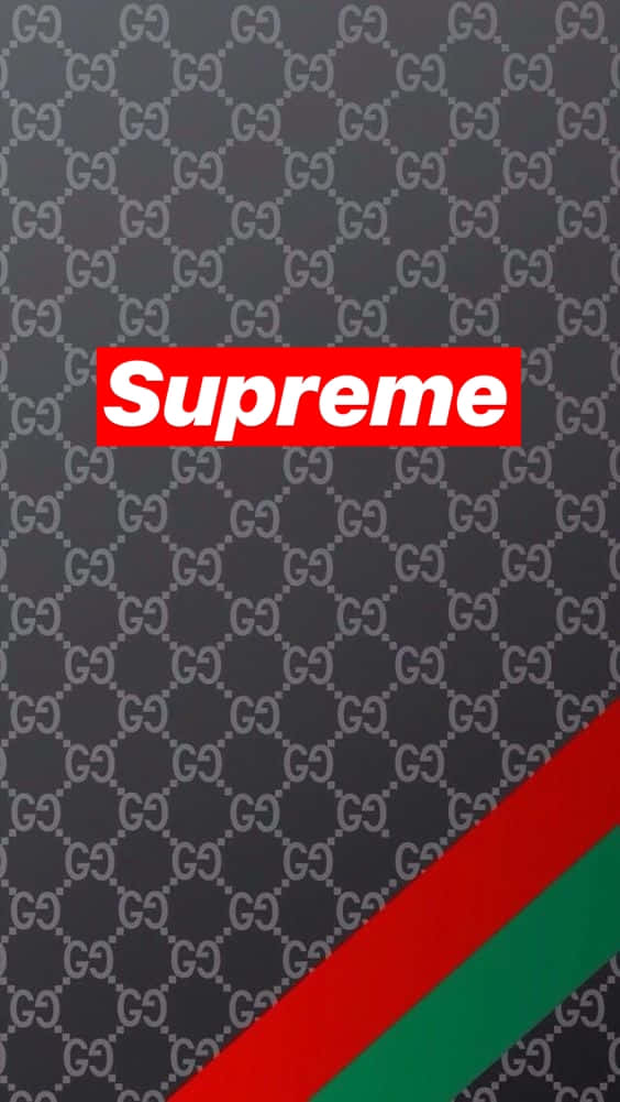帶有紅色Supreme標誌和紅綠對角條紋的Gucci字母組合壁紙。