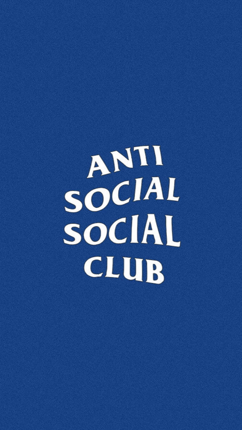 藍色背景上寫有白色文字 Anti Social Social Club