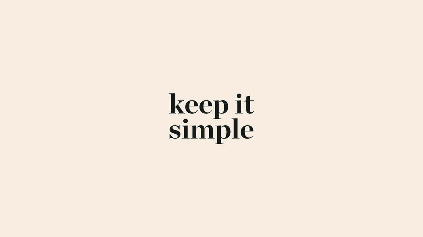 米色 桌布 壁紙 — 簡約字體設計，粗體黑色文字 'keep it simple' 居中置於柔和米色背景上。