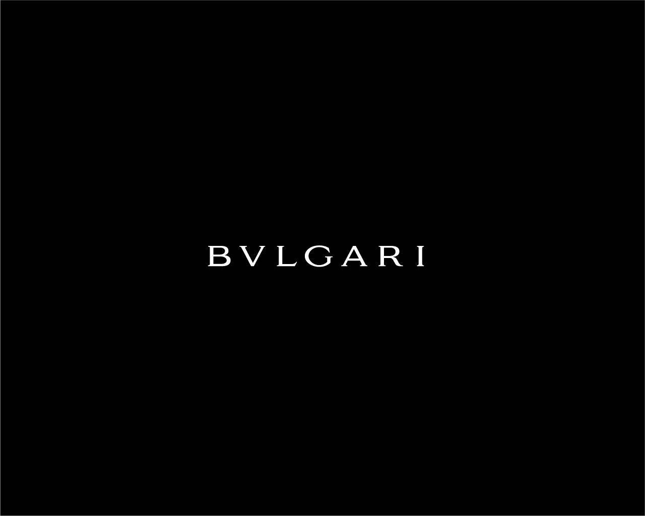 白色BVLGARI標誌在黑色背景上