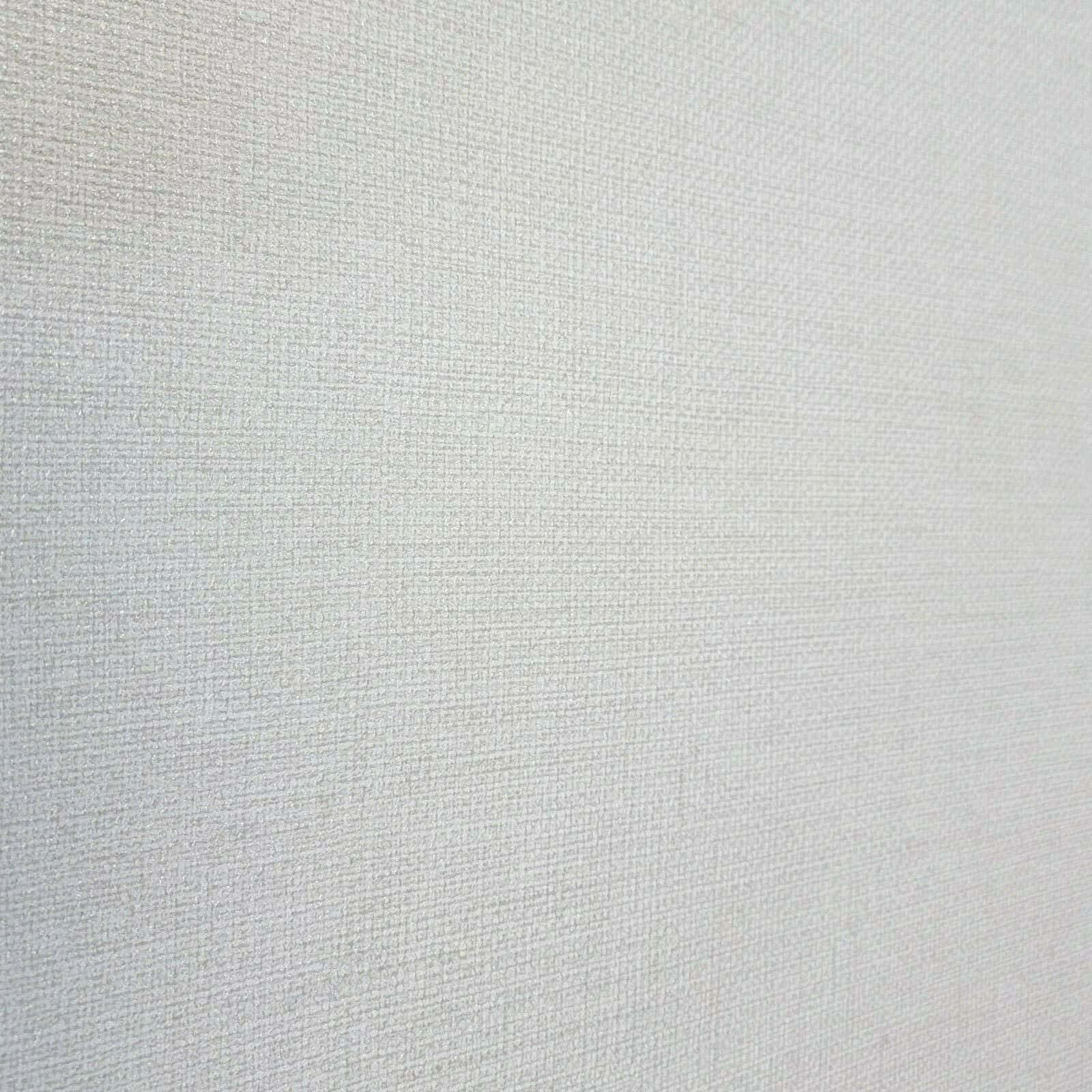 簡約時尚純白背景 壁紙 — 白色平滑紋理壁紙的特寫，帶有微妙的編織圖案和柔和均勻的燈光。