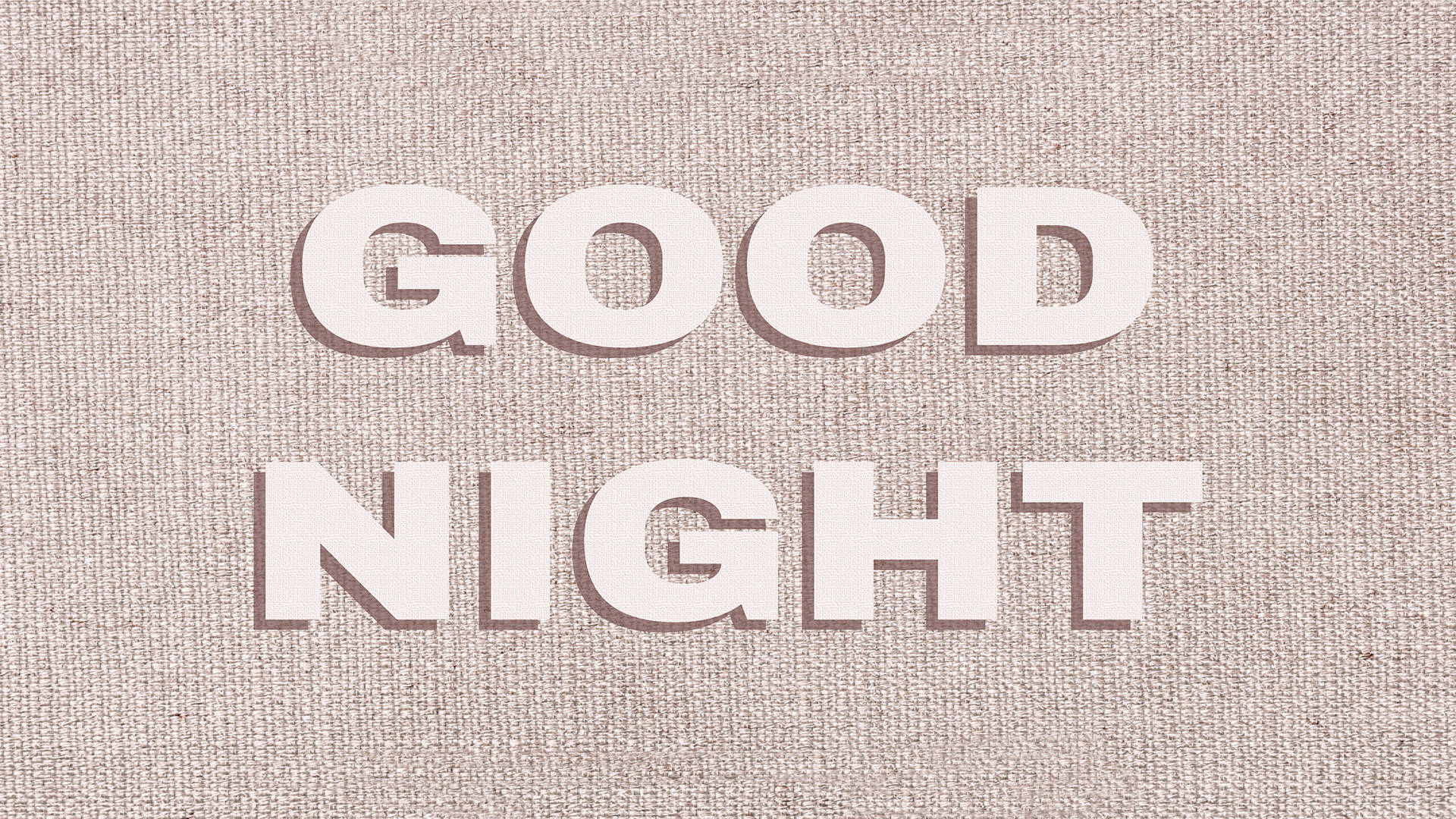 簡約晚安 壁紙 — 大膽的白色「GOOD NIGHT」字母在質感米色亞麻布背景上投下柔和陰影。
