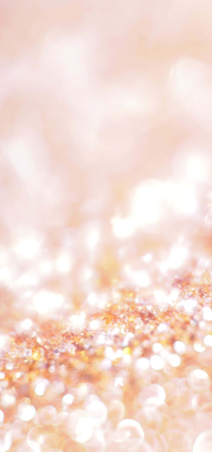 柔和發光的閃粉粒子，溫暖蜜桃和金色調，背景模糊。