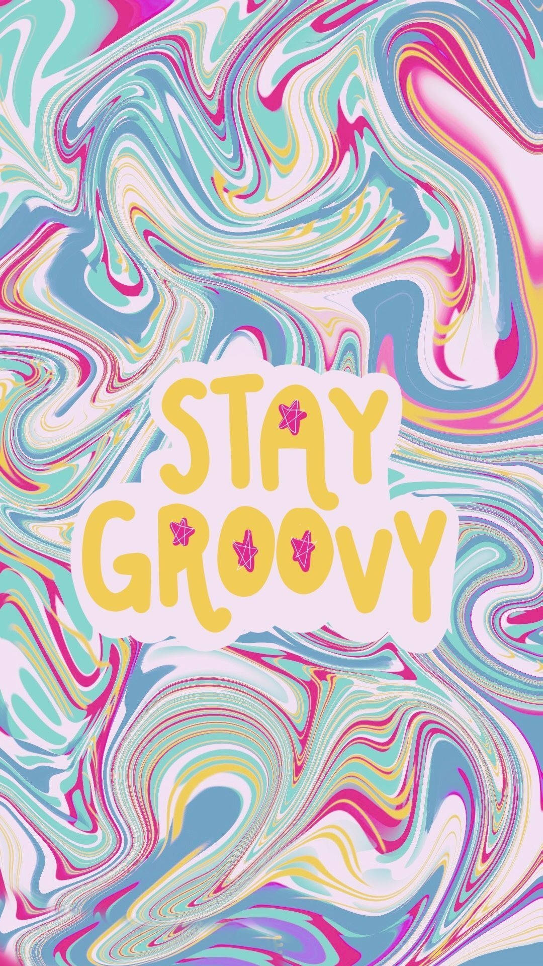 在漩渦迷幻背景上的粗體黃色「STAY GROOVY」文字。