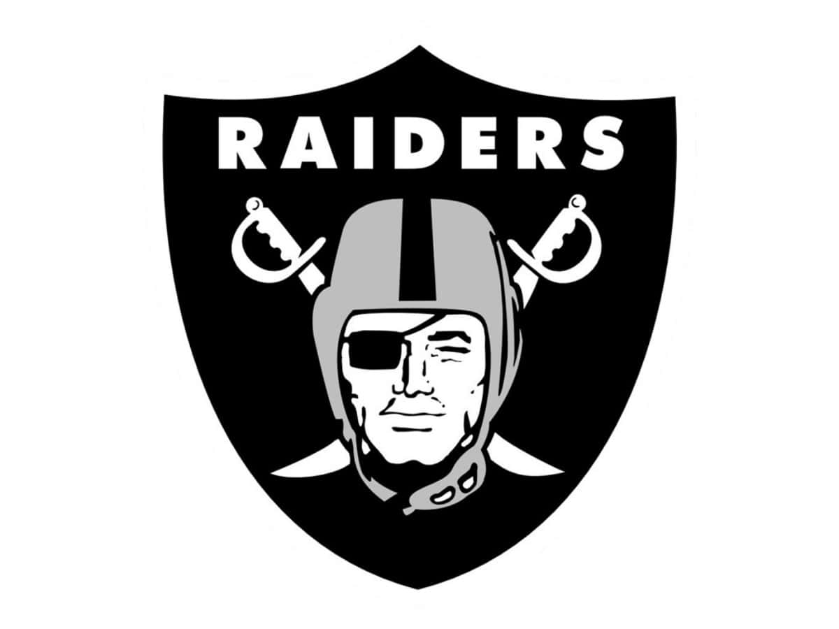 Raiders 足球隊標誌，帶有戴頭盔的臉和交叉的劍。 — 掠奪者 壁紙