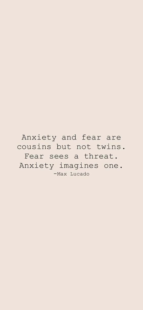 Anxiety iPhone 桌布 壁紙 — 簡約米色背景，中央黑色文字引用Max Lucado關於焦慮和恐懼的語錄。