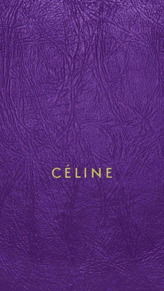 紫色皮革表面，帶有金色壓印文字CÉLINE。