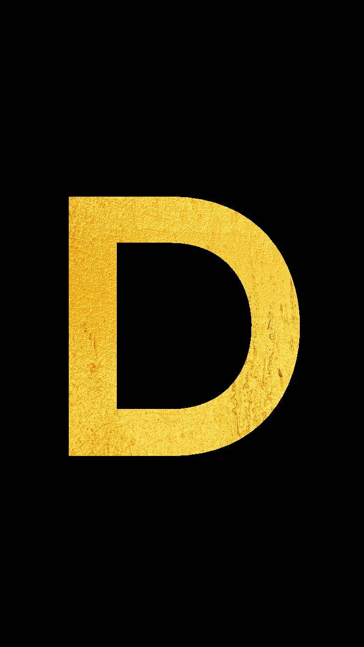 黑色背景上的金色字母 D，帶紋理金屬飾面。