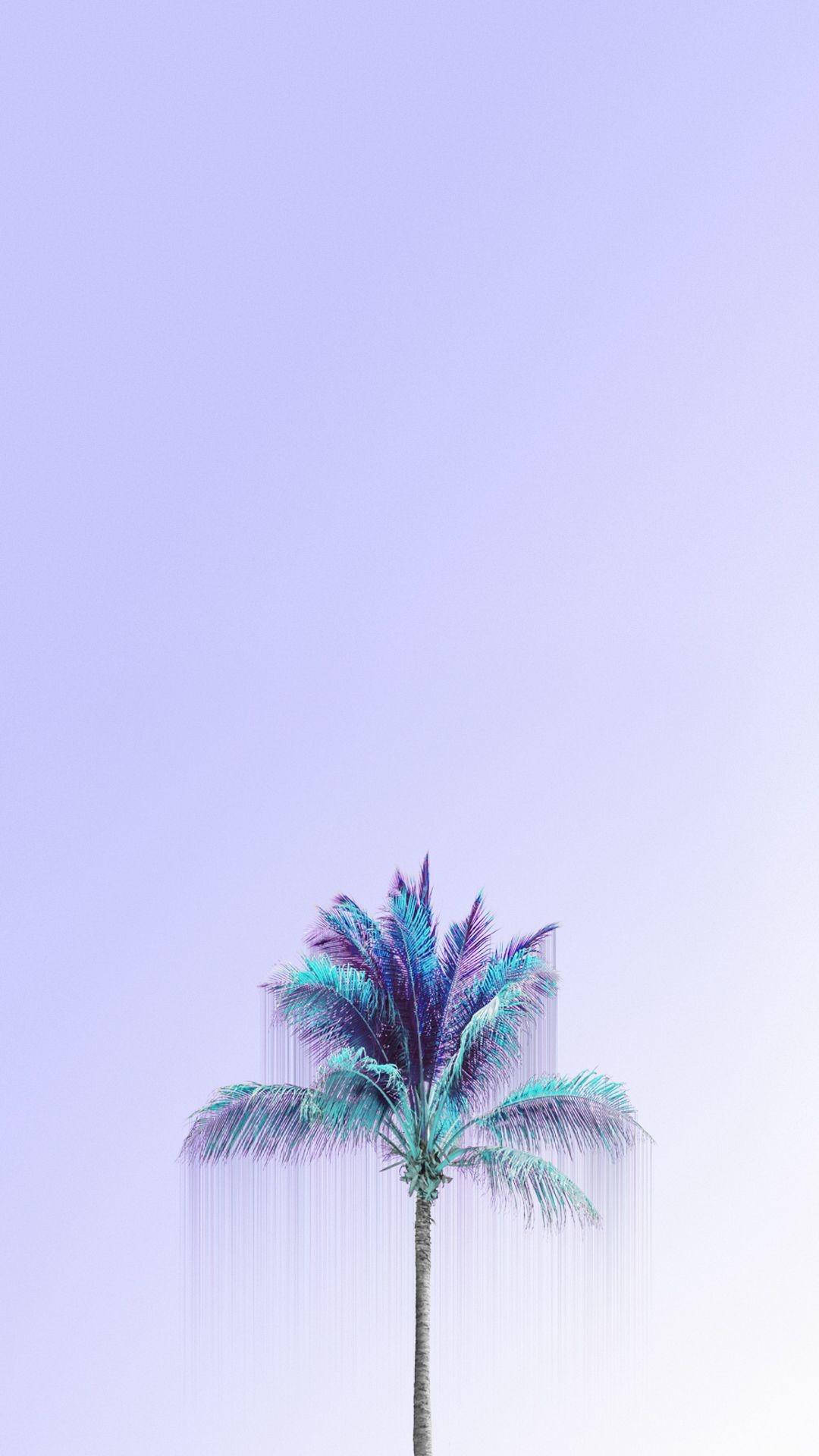 簡約風格椰子樹 壁紙 — 一棵單一棕櫚樹，帶有虹彩藍色和紫色的葉片，高聳在柔和的薰衣草色天空下。