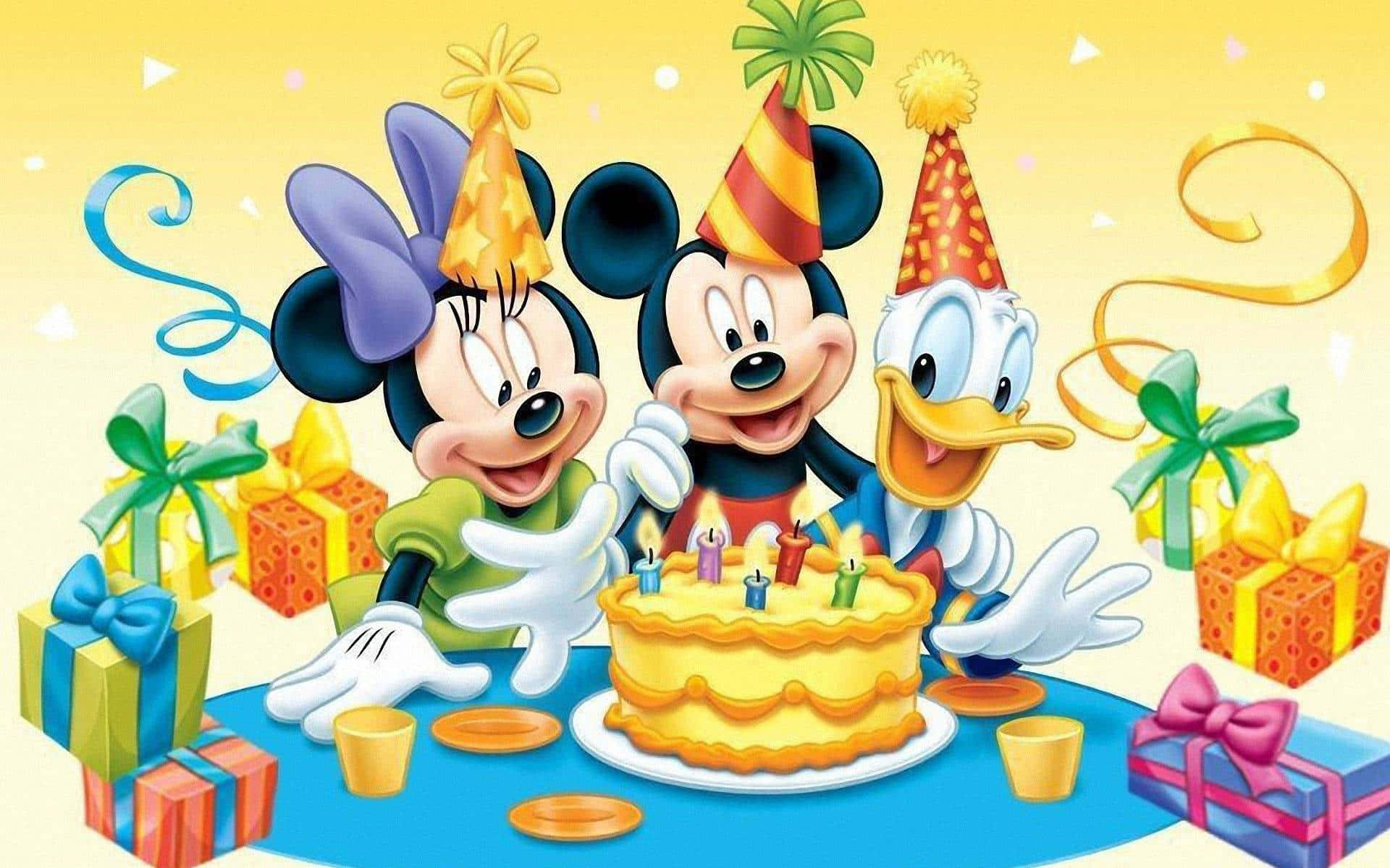 Mickey Mouse Clubhouse 桌布 壁紙 — 米奇、米妮和高飛戴上派對帽，在節日彩帶下用生日蛋糕和彩色禮物慶祝。