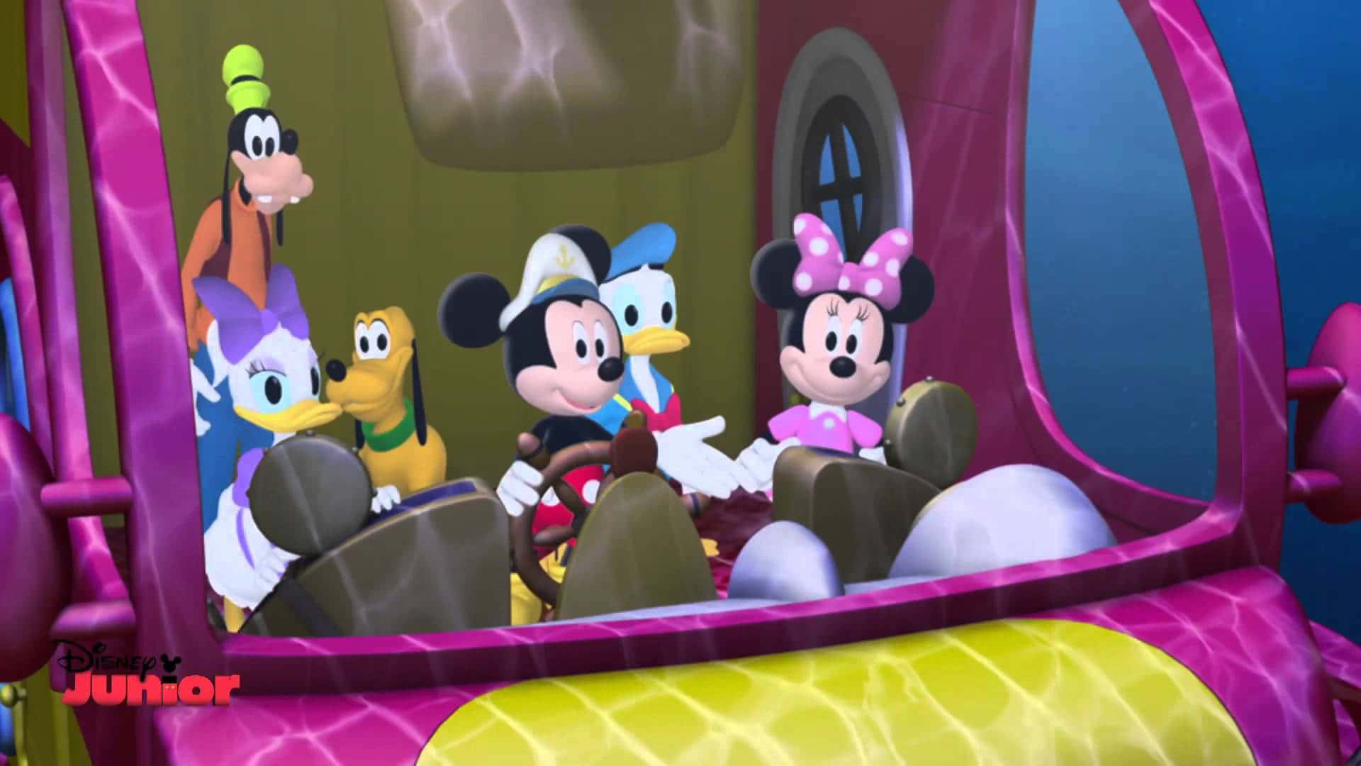 Mickey Mouse Clubhouse 桌布 壁紙 — 米奇老鼠和朋友們乘坐色彩繽紛的潛水艇，穿越光線穿透水面的生動海底場景。