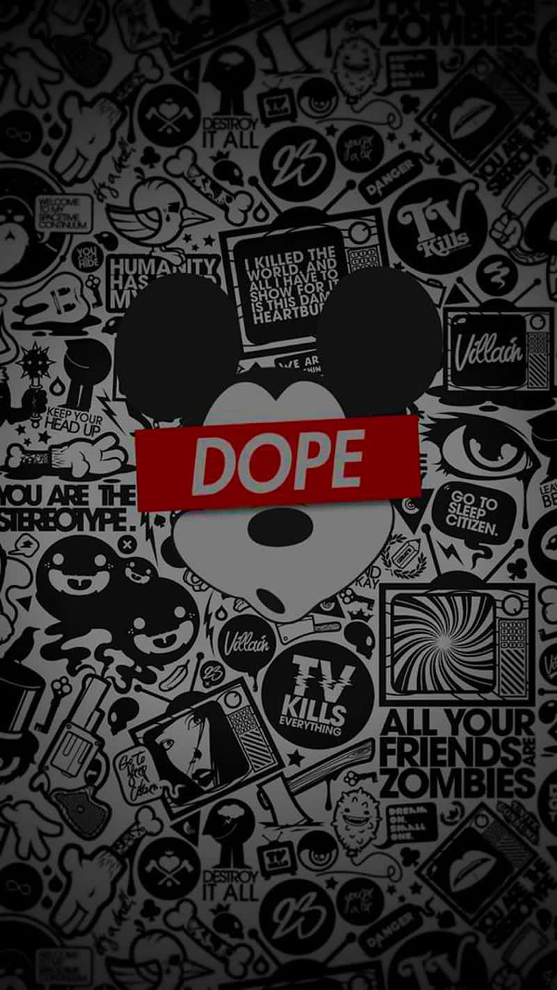 米奇老鼠頭部帶有 'DOPE' 橫幅，覆蓋在混亂的貼紙拼貼上。