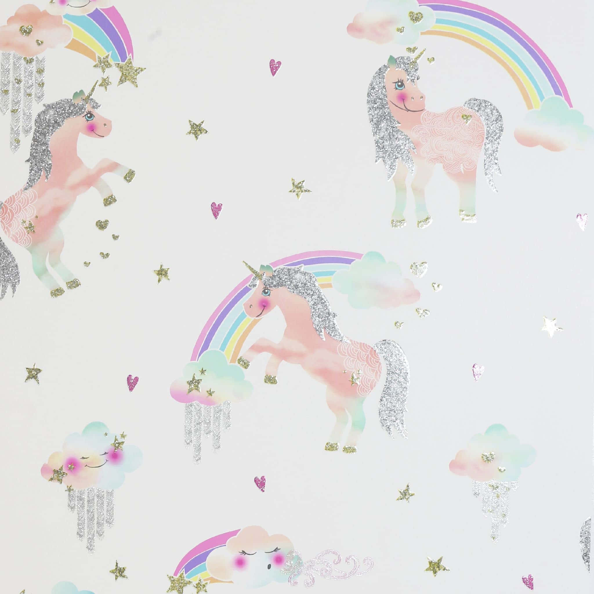 Pastel Unicorn 桌布 壁紙 — 粉彩粉紅獨角獸閃爍銀色鬃毛，在色彩繽紛的彩虹和微笑的雲朵下歡快地跳躍，雲朵上點綴著星星和心形。