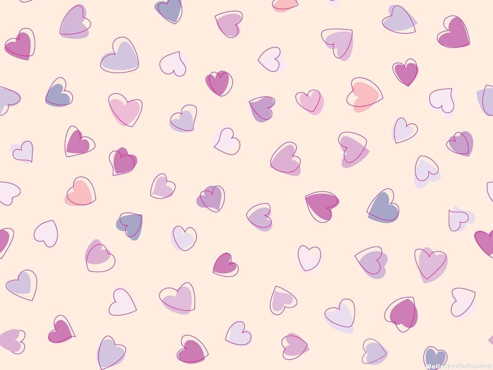 Cartoon Heart 桌布 壁紙 — 粉紅、紫色和薰衣草色的柔和心形在柔軟的米色背景上以俏皮的散落圖案輕輕漂浮。