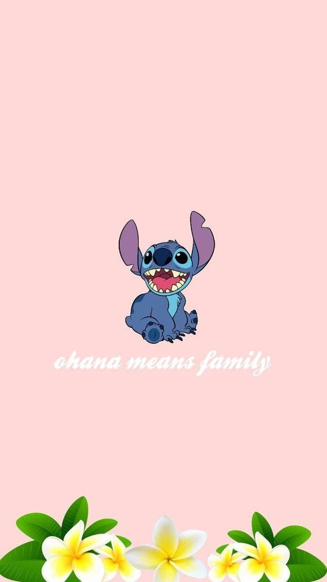藍色外星人角色，文字 ohana 意思是家人，粉紅色背景上的雞蛋花