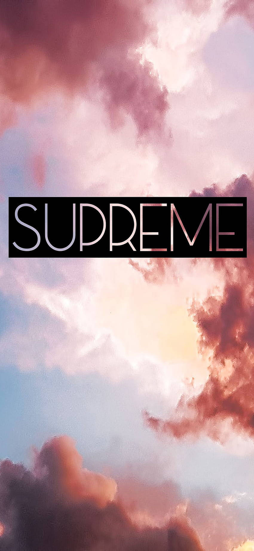 粉紅色和藍色的雲朵，黑色方框內有 supreme 字樣。