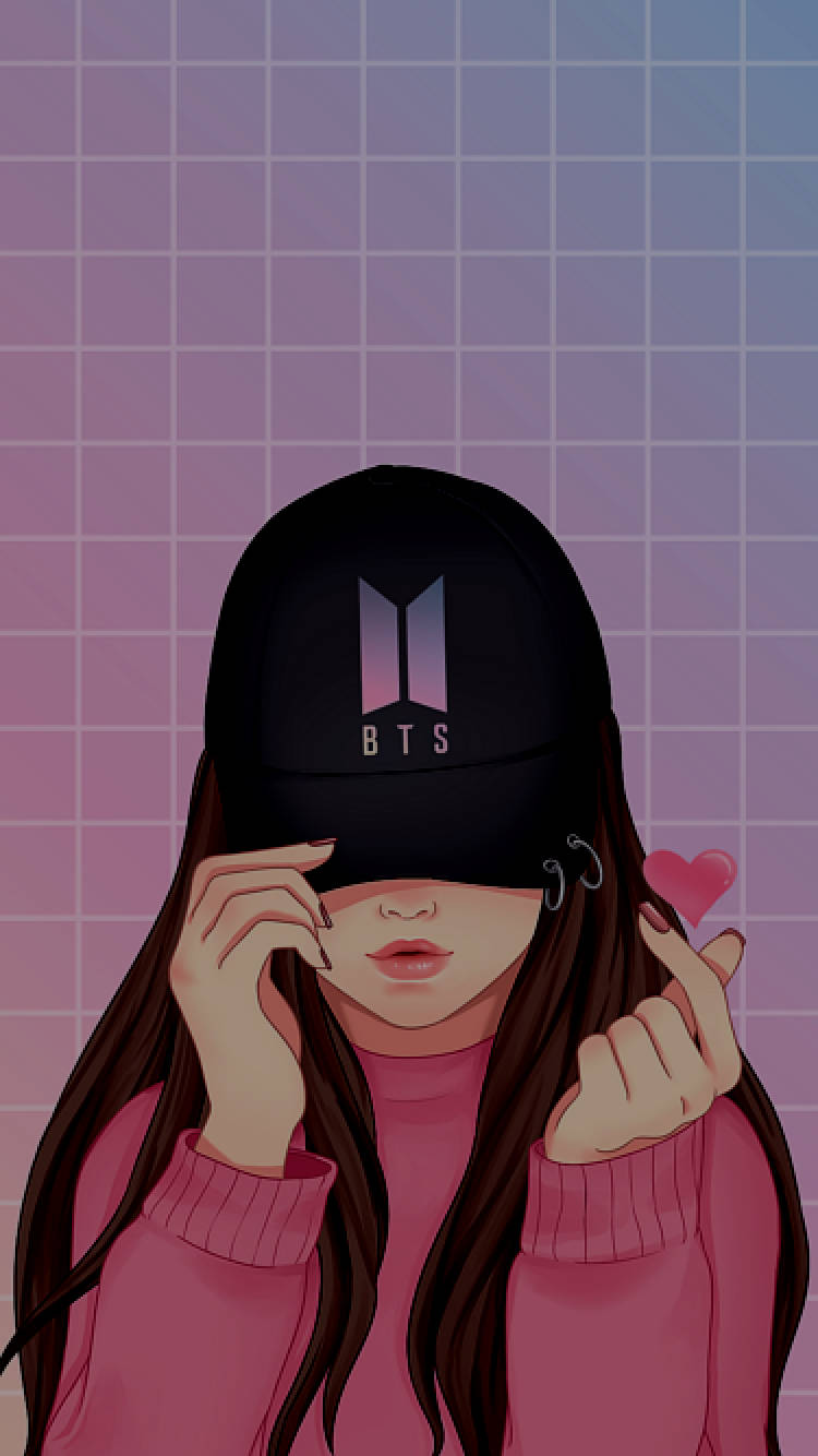 戴著BTS帽的女孩穿著粉紅色毛衣在紫色網格前做出心形手勢。
