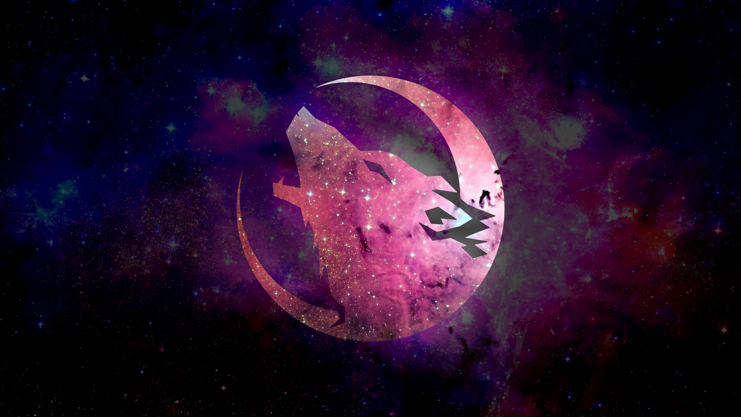 粉紅星雲狼藝術 壁紙 — 一隻嚎叫的狼剪影從宇宙新月浮現，背景是充滿星星的鮮豔紫色和藍色星雲。