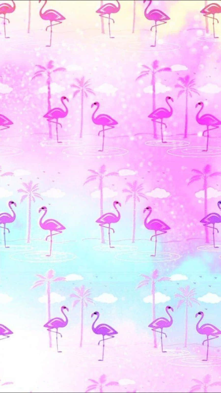 Pink Flamingos 桌布 壁紙 — 粉紅火烈鳥站在棕櫚樹間的淺水中，背景是帶有浮雲的粉彩漸變天空。