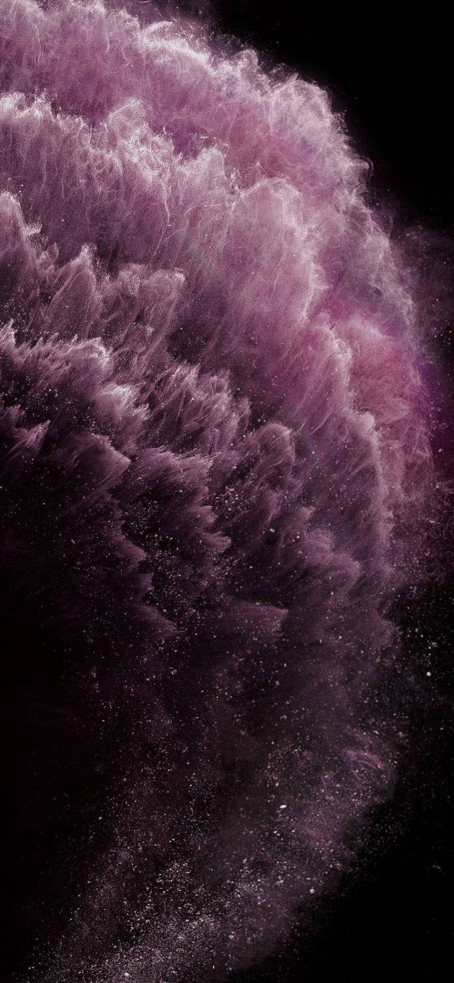 一個紫色的宇宙星雲，星塵在太空中旋轉。