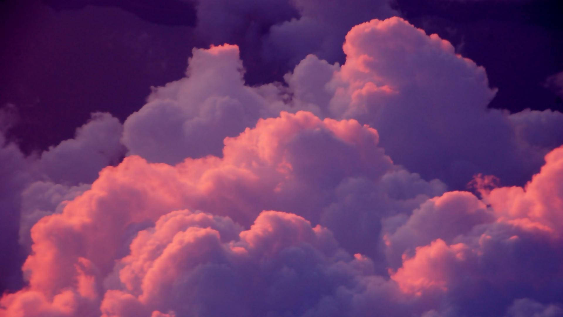 粉紅與紫色交織的雲彩天空 壁紙