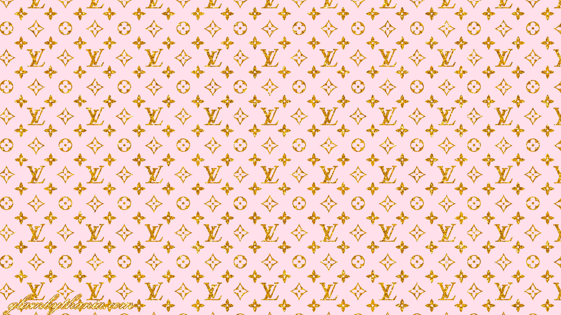 粉紅色背景上的金色 Louis Vuitton 字母組合圖案。
