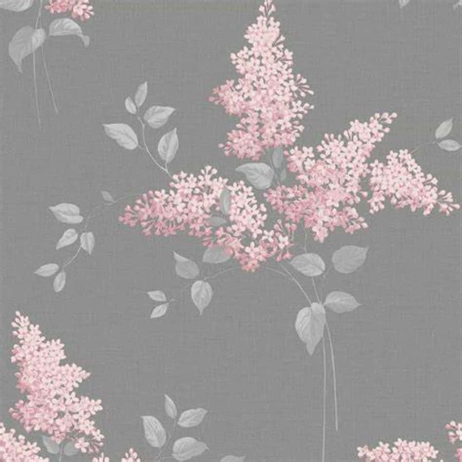 Gray And Pink 桌布 壁紙 — 粉紅色丁香花和灰色葉子，在柔和灰色布料背景上精緻圖案。