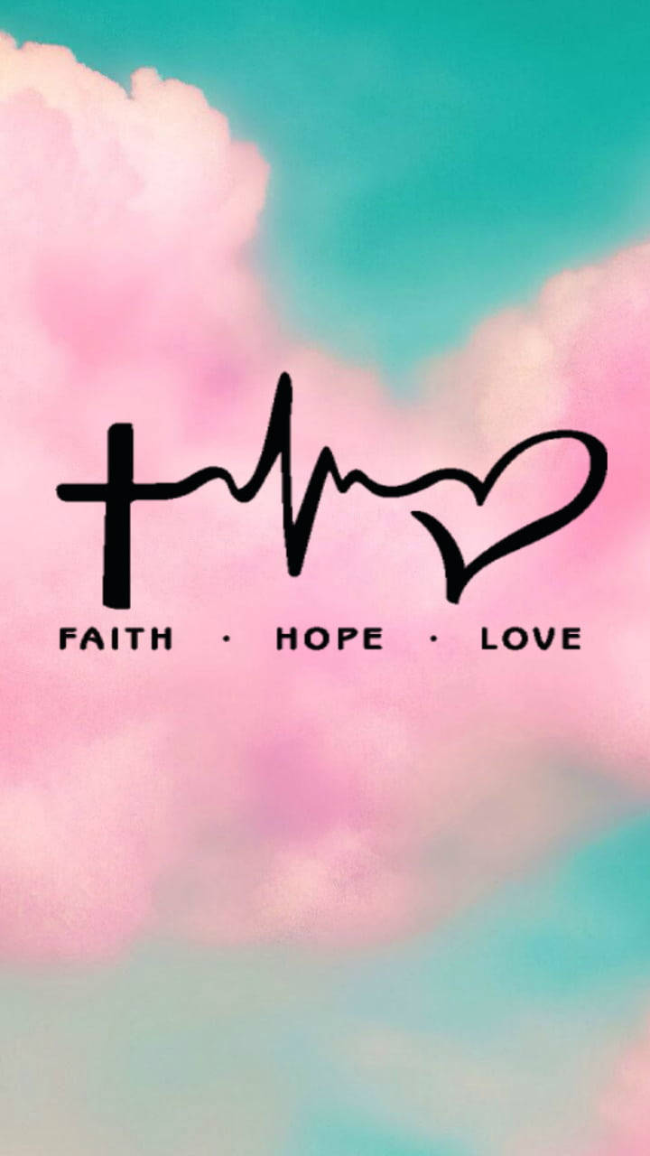 Faith hope love文字與十字心跳心形符號在粉紅雲朵上藍綠色天空