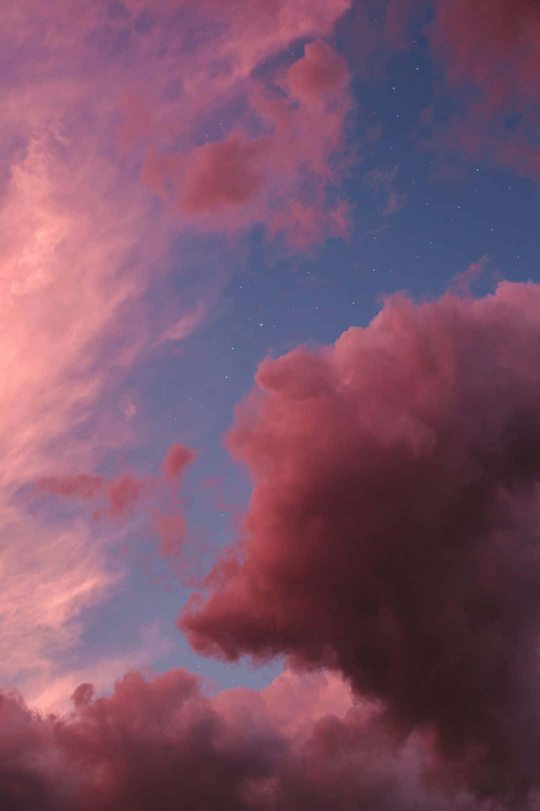 粉紅色天空伴隨雲朵與星星 壁紙