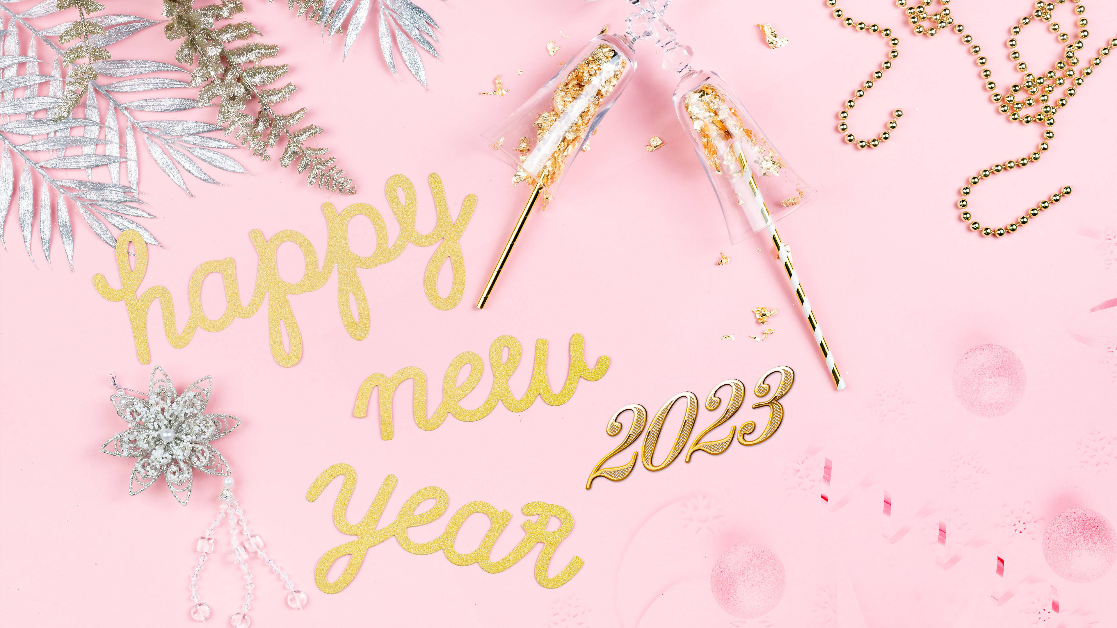 在粉紅色背景上以金色閃粉文字和銀色裝飾慶祝2023年新年。 — 新年快樂 GIF 壁紙