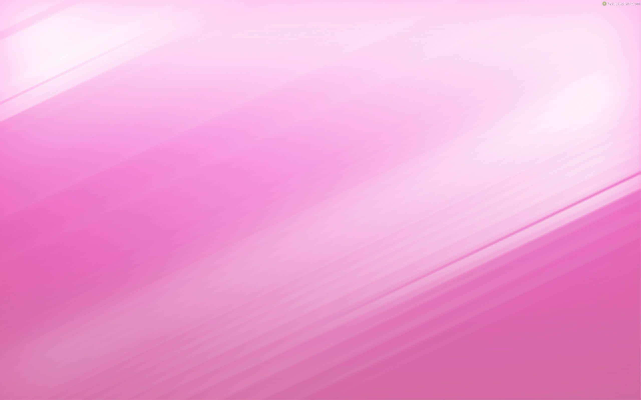 Pink Gradient 桌布 壁紙 — 粉紅色調的柔和漸變沿對角線流過光滑的抽象表面，帶有微妙的光條紋。